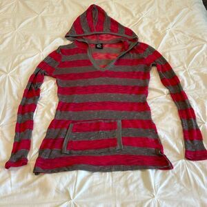 Bobeau Women's Striped Red and Gray V-Neck Long Sleeve Pullover Hoodie Medium